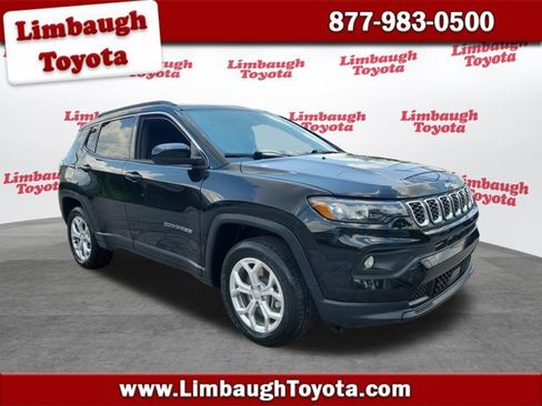 Used 2024 Jeep Compass Latitude AWD/4WD image 1