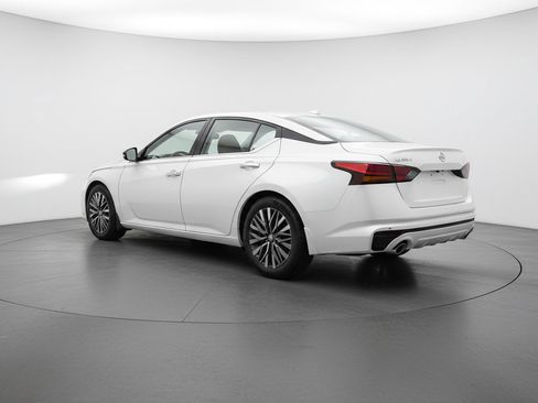 Used 2025 Nissan Altima 2.5 SV FWD image 6