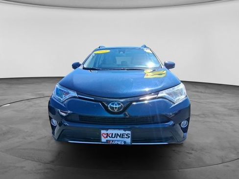 Used 2018 Toyota RAV4 XLE AWD/4WD image 3