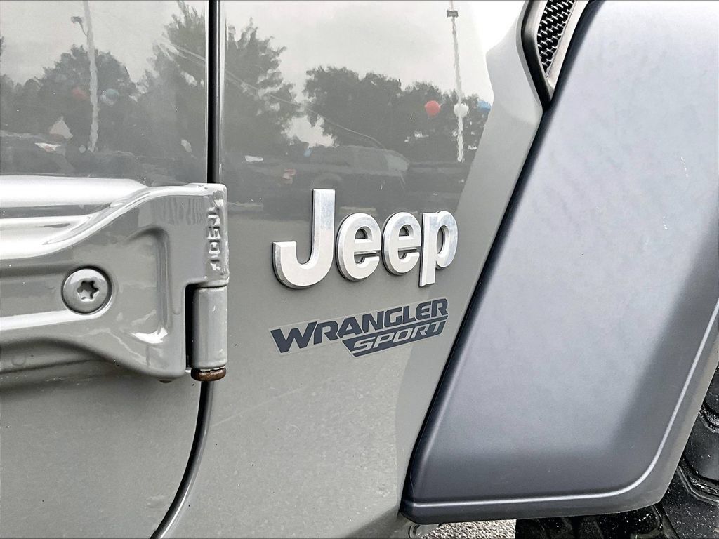 Used 2019 Jeep Wrangler Sport AWD/4WD image 9