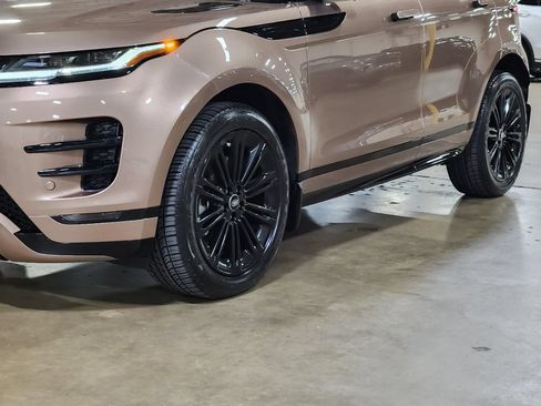 Used 2024 Land Rover Range Rover Evoque Dynamic SE AWD/4WD image 17