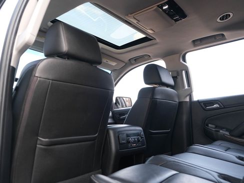 Used 2016 Chevrolet Suburban LT image 21
