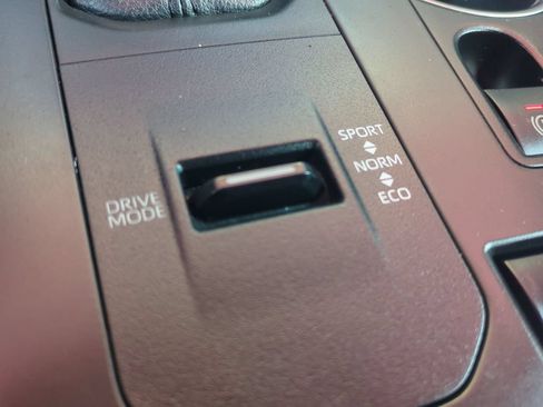 Used 2021 Toyota Highlander XSE FWD image 31