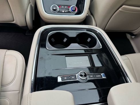 Used 2019 Lincoln Navigator Reserve image 36