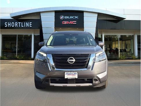 Used 2025 Nissan Pathfinder SL AWD/4WD image 8