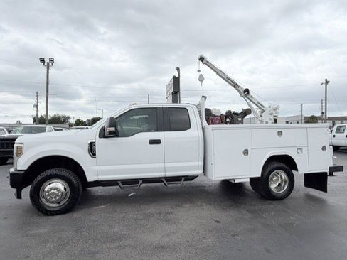Used 2018 Ford F350 XL w/ Power Equipment Group AWD/4WD image 8