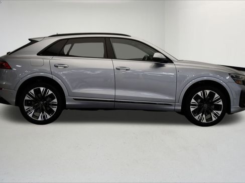 Used 2025 Audi Q8 Premium Plus image 6