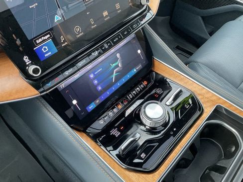 Used 2024 Jeep Grand Wagoneer Series III w/ Flexible Seating Group image 13