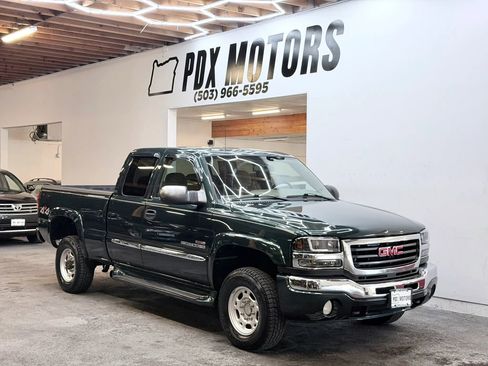 Used 2005 GMC Sierra 2500 SLT AWD/4WD image 1