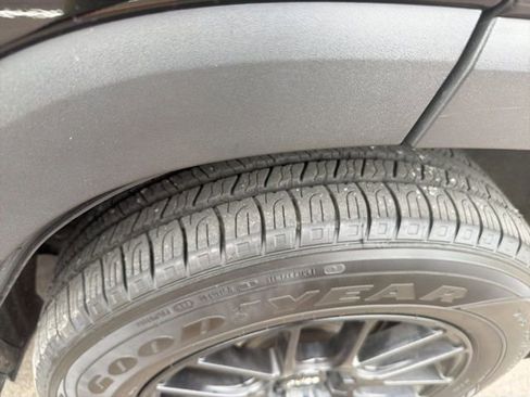 Used 2018 GMC Terrain SLE w/ Driver Convenience Package image 12