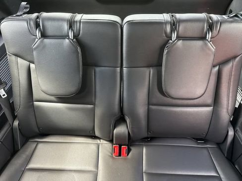 Used 2020 Ford Explorer XLT w/ Equipment Group 202A AWD/4WD image 31