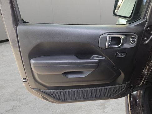 Certified 2025 Jeep Wrangler Unlimited Rubicon 4xe w/ Safety Group AWD/4WD image 12