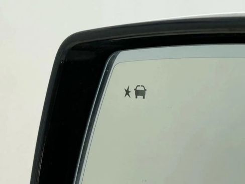 Used 2017 Cadillac Escalade Platinum image 17