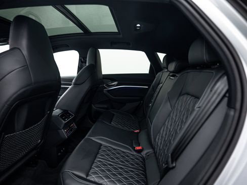 Used 2023 Audi e-tron S Premium Plus image 18