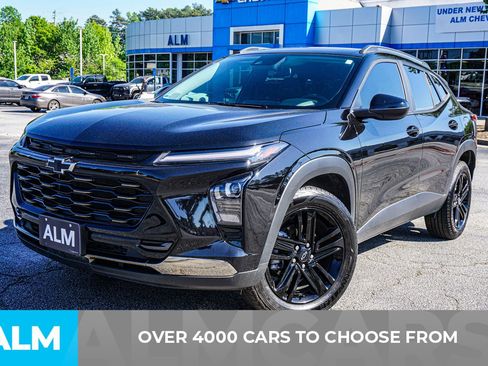 Used 2025 Chevrolet Trax ACTIV w/ Sunroof Package FWD image 3
