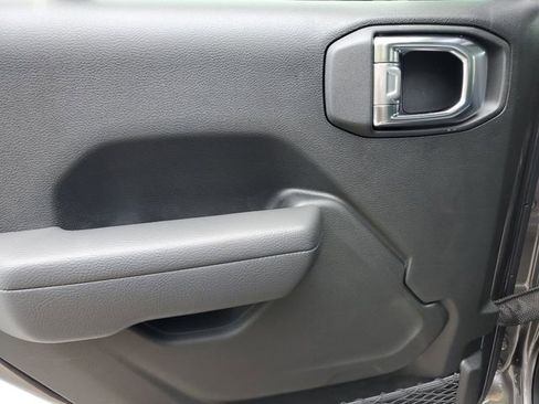 New 2025 Jeep Gladiator Sport image 16