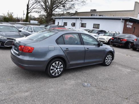 Used 2012 Volkswagen Jetta SE FWD image 6