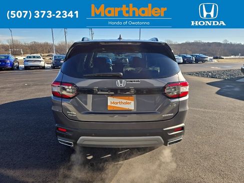 New 2025 Honda Pilot Touring image 4