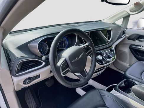 Used 2022 Chrysler Pacifica Touring-L AWD/4WD image 10