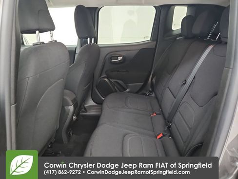 Used 2020 Jeep Renegade Latitude w/ Popular Equipment Group AWD/4WD image 30