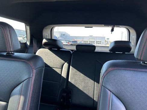 Used 2024 Chevrolet Traverse RS image 17