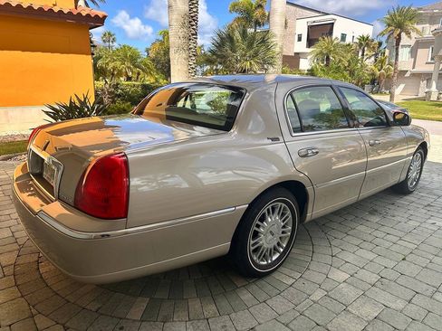 Used 2007 Lincoln Town Car Signature Limited RWD image 31