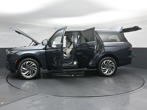 Certified 2025 Lincoln Navigator Reserve AWD/4WD image 60