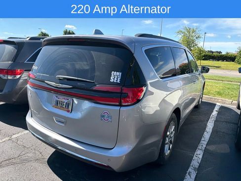 Used 2021 Chrysler Pacifica Touring w/ Uconnect Theater Family Group FWD image 5
