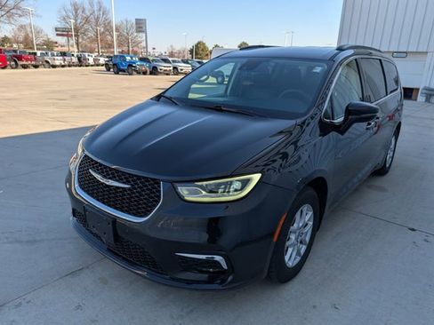 Used 2022 Chrysler Pacifica Touring-L image 22