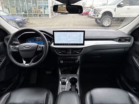 Used 2024 Ford Escape Platinum image 27