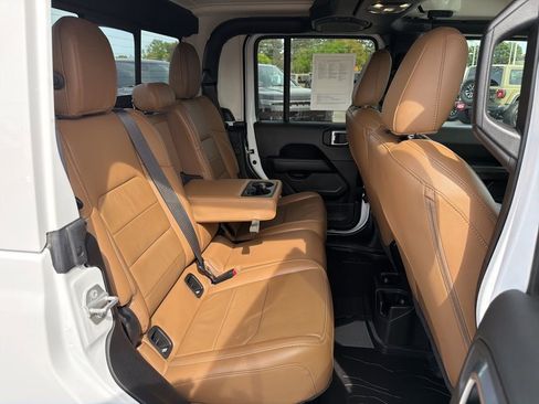 Used 2021 Jeep Gladiator Overland w/ Popular Equipment Package image 18