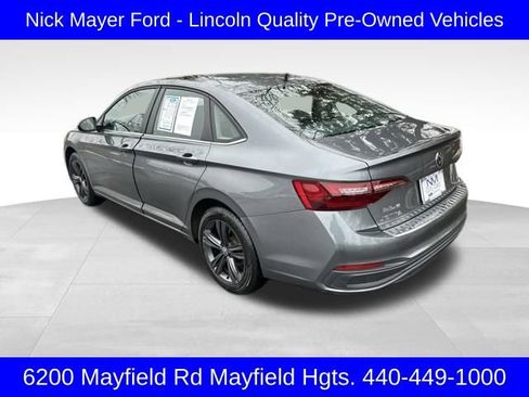 Used 2023 Volkswagen Jetta SE image 5