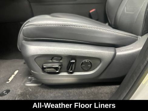 Used 2025 Lexus GX 550 w/ Accessory Package (2T) AWD/4WD image 9