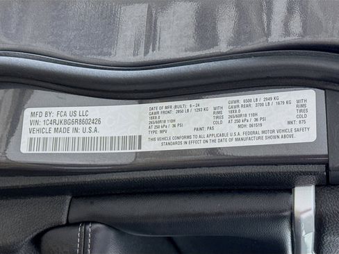 Used 2024 Jeep Grand Cherokee L Limited w/ Luxury Tech Group II image 31