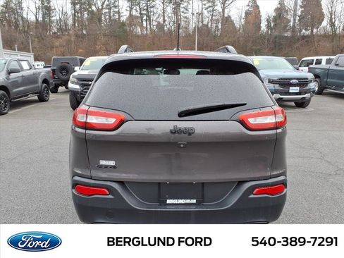 Used 2018 Jeep Cherokee Latitude w/ Altitude Package image 6