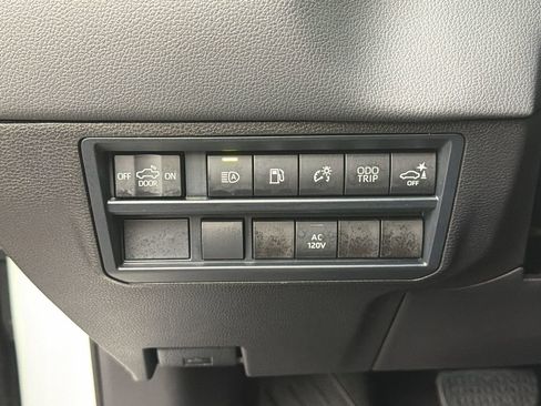 Used 2025 Toyota Tundra Limited image 28