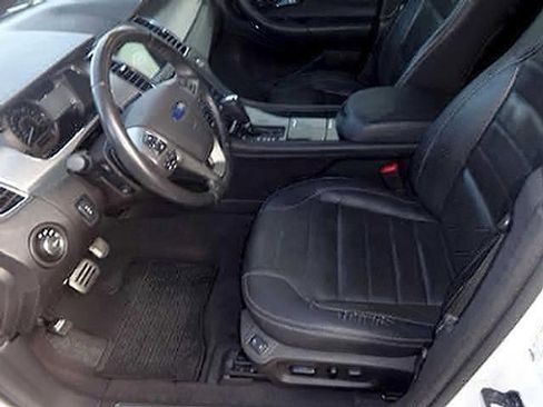 Used 2019 Ford Taurus SHO image 10