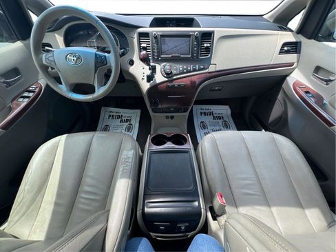 Used 2014 Toyota Sienna XLE w/ XLE Premium Package FWD image 2