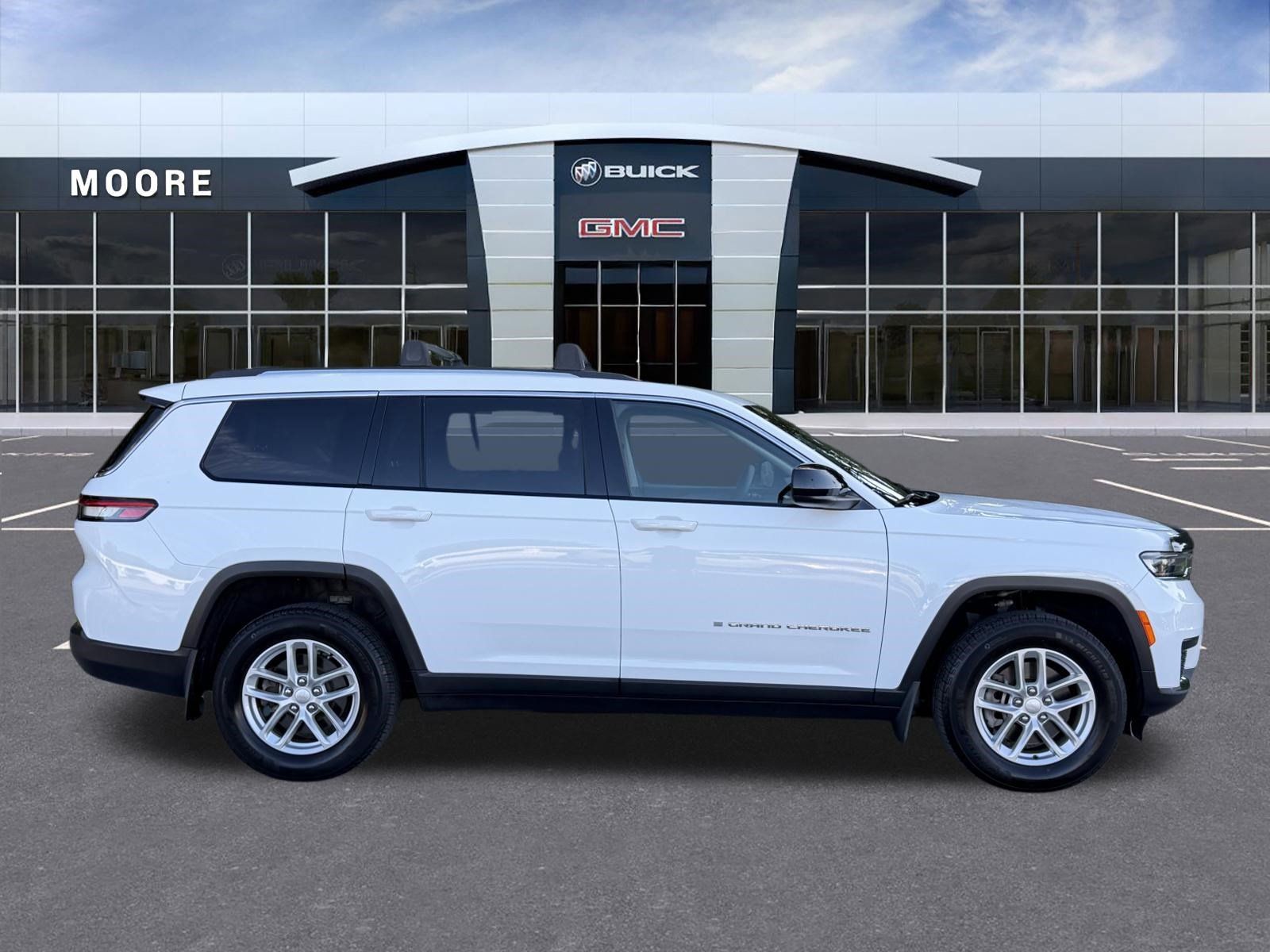 Used 2024 Jeep Grand Cherokee L Laredo AWD/4WD image 2