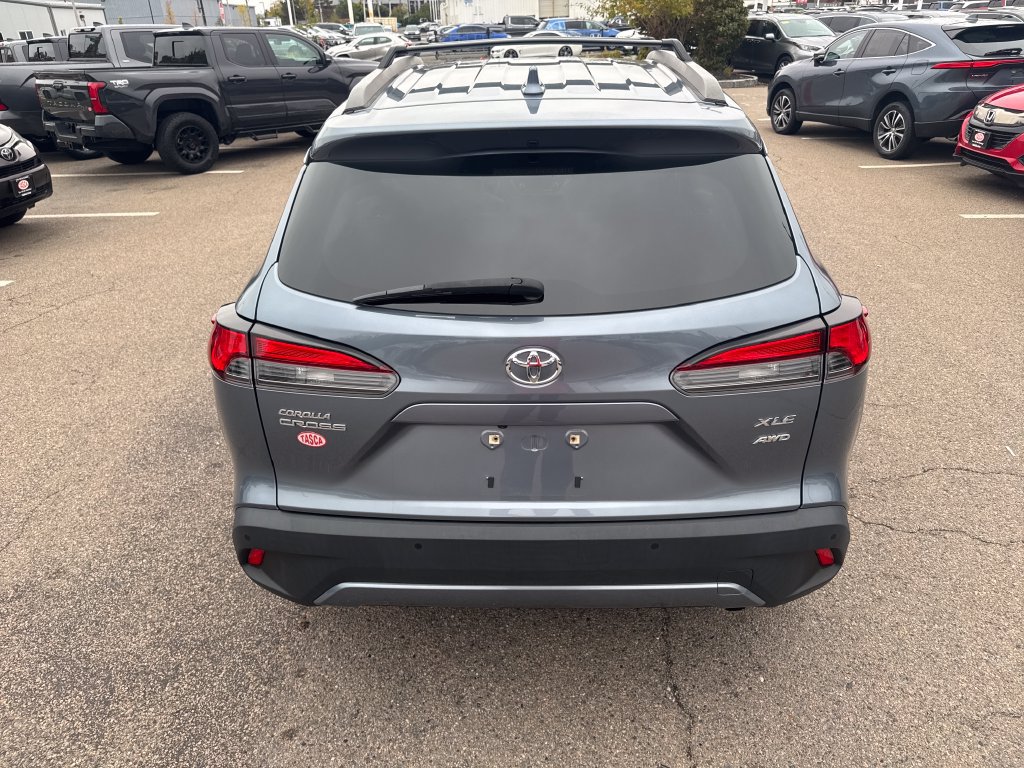 Used 2022 Toyota Corolla Cross XLE w/ Convenience Package AWD/4WD image 6