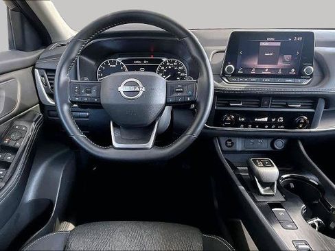 Certified 2025 Nissan Rogue SV FWD image 6