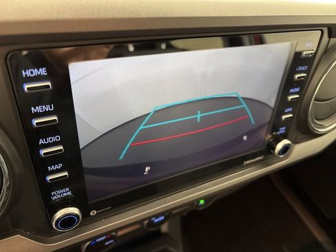 Used 2022 Toyota Tacoma TRD Off-Road w/ Technology Package image 38