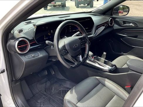 Used 2025 Chevrolet Trax RS w/ Driver Confidence Package FWD image 8