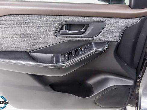 Used 2021 Nissan Rogue S image 25