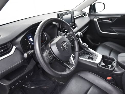 Used 2021 Toyota RAV4 XLE Premium image 16