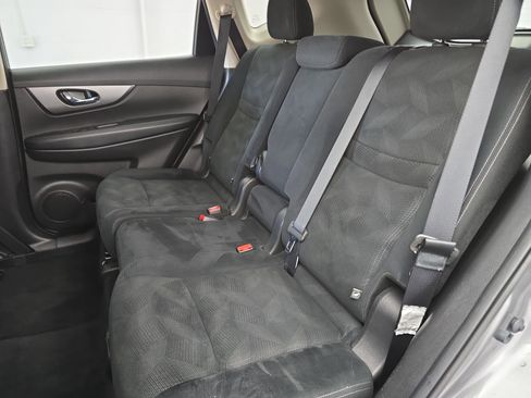 Used 2016 Nissan Rogue SV image 13