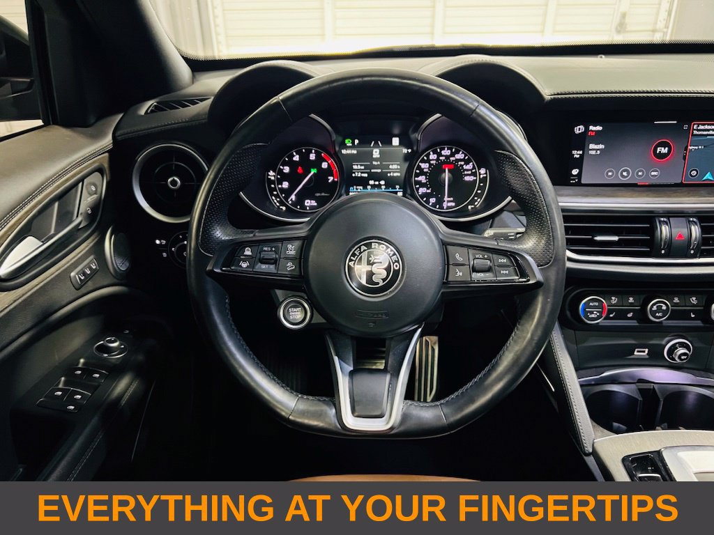 Used 2023 Alfa Romeo Stelvio Ti AWD/4WD image 5