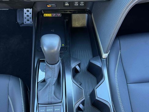 Used 2025 Toyota Camry SE image 84