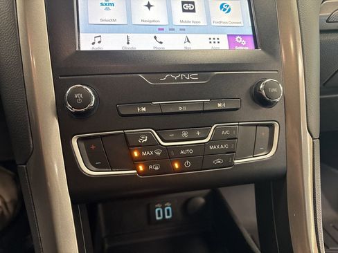 Used 2019 Ford Fusion SE image 17