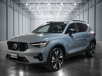 Used 2023 Volvo XC40 B5 Plus w/ Climate Package AWD/4WD video 1